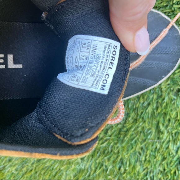 Sorrel booties Sz 9.5 EXCELLENT condition hardly worn! - Picture 3 of 4